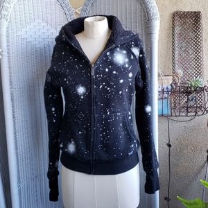 Happy Tee black hoodie